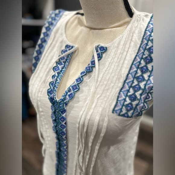 By Anthropologie Sigrid Sleeveless White Cotton Top w Blue Embroidery Size XS - Picture 5 of 9